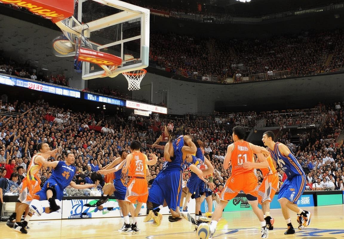 2012-2013 CBA广东与山东巅峰对决回顾：激情瞬间大盘点