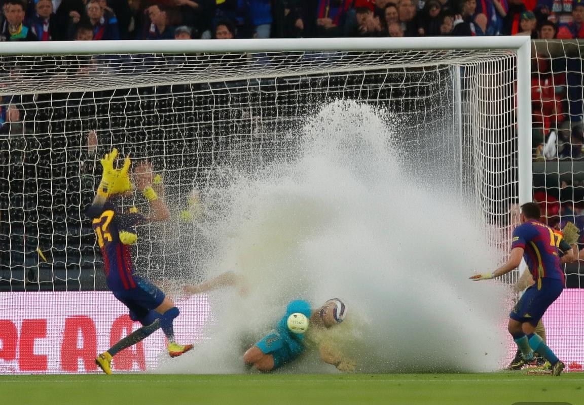 巴塞罗那VS埃瓦尔：战术解析与替补球员关键作用(图3)